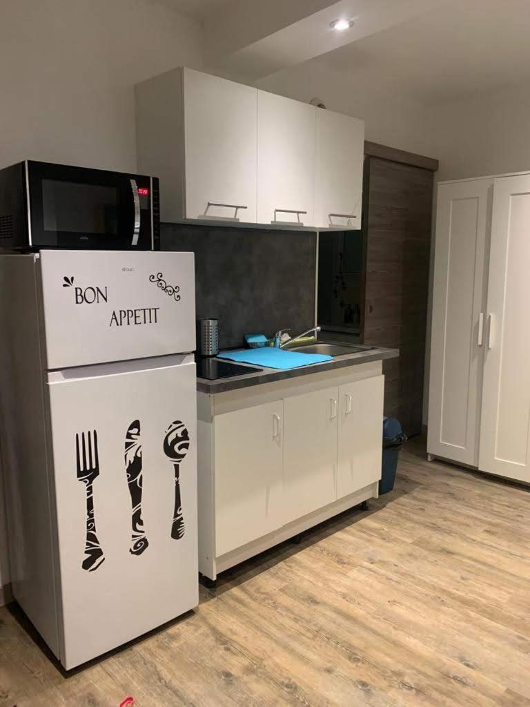 Studio 24M2 Intra-Muros Avignon Bagian luar foto